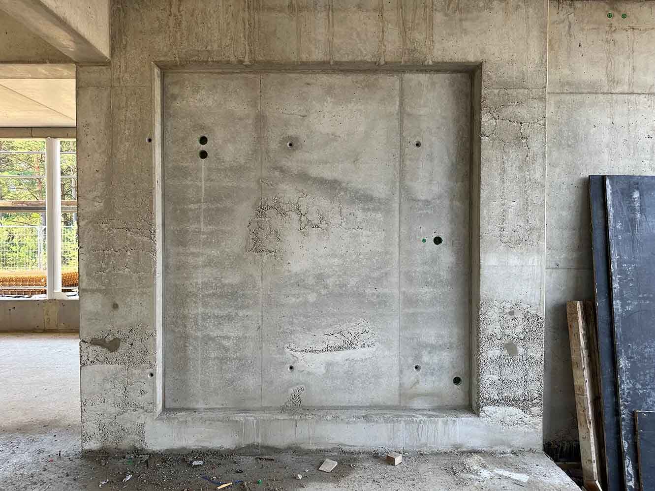 Kiesnest vor der Betonkosmetik